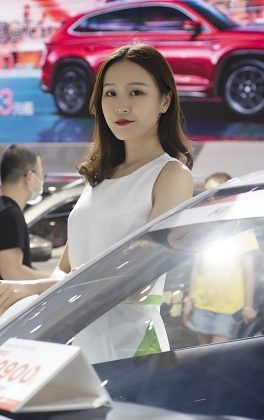 2021年重庆国际车展丰田展台气质车模