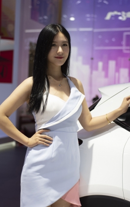 2021年重庆国际车展笑容灿烂的车模