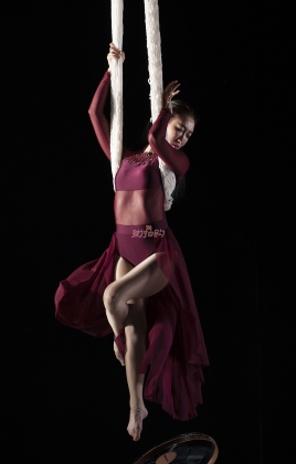 [RAW美女原图]空中舞蹈-影棚吊环美女艺术舞蹈167张