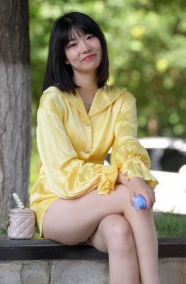 性感靓丽的黄色超短裤小姐姐M2110-0291-414P